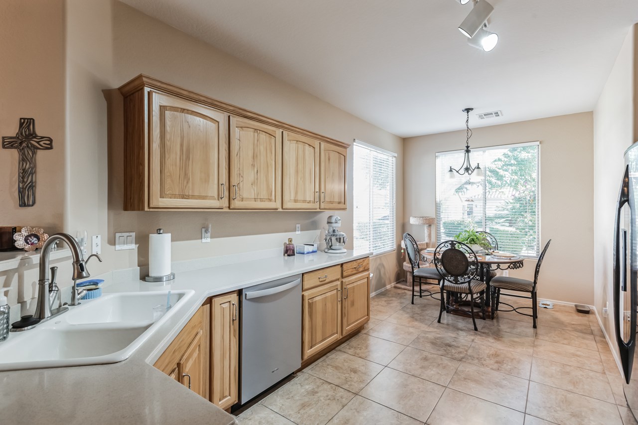 kitchen and breakfast room