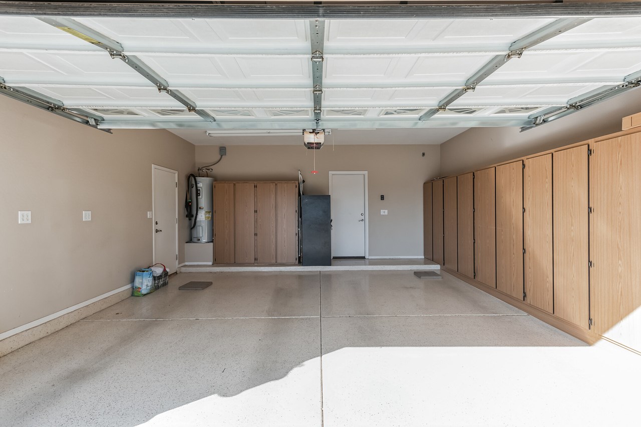 garage epoxy floor and cabinets